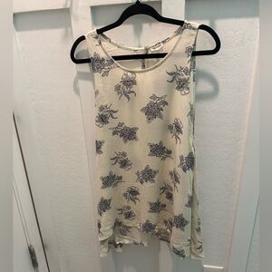 3‎ for $25 *sale*  En Creme Cream and Blue Floral Tank Top